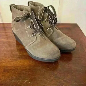 Eddie Bauer suede shoes size 6